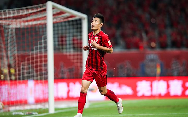 包含上海足球俱乐部备受困扰，球员状态低迷的词条