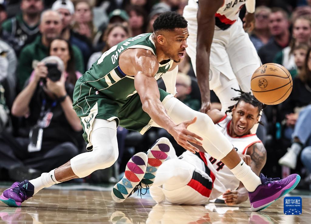 关于雄鹿主场力克开拓者科尔周到指导的信息