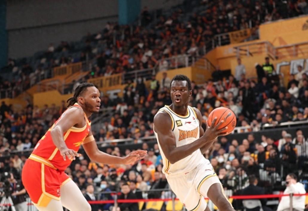 球队成功防守,逆袭击败强敌 球队成功防守,逆袭击败强敌