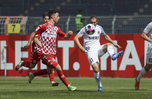 西班牙迎战斯洛伐克,双方实力均衡 西班牙迎战斯洛伐克,双方实力均衡