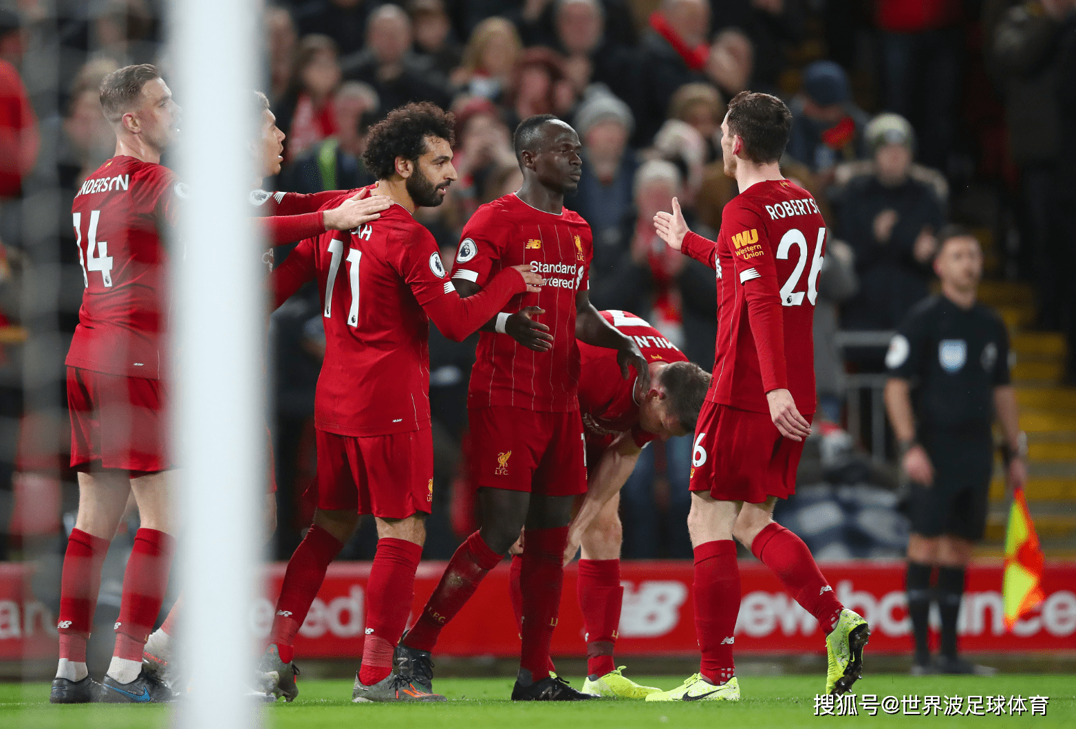 卢顿队取得惊人胜利,队员精诚合作 卢顿队取得惊人胜利,队员精诚合作