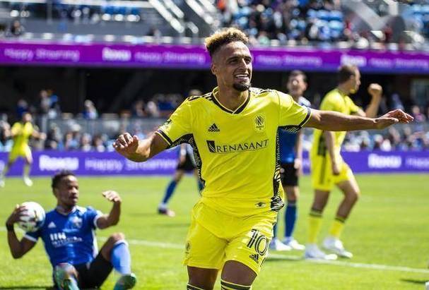 莱加内斯球员在比赛中展现出色,夺取胜利 莱加内斯球员在比赛中展现出色,夺取胜利