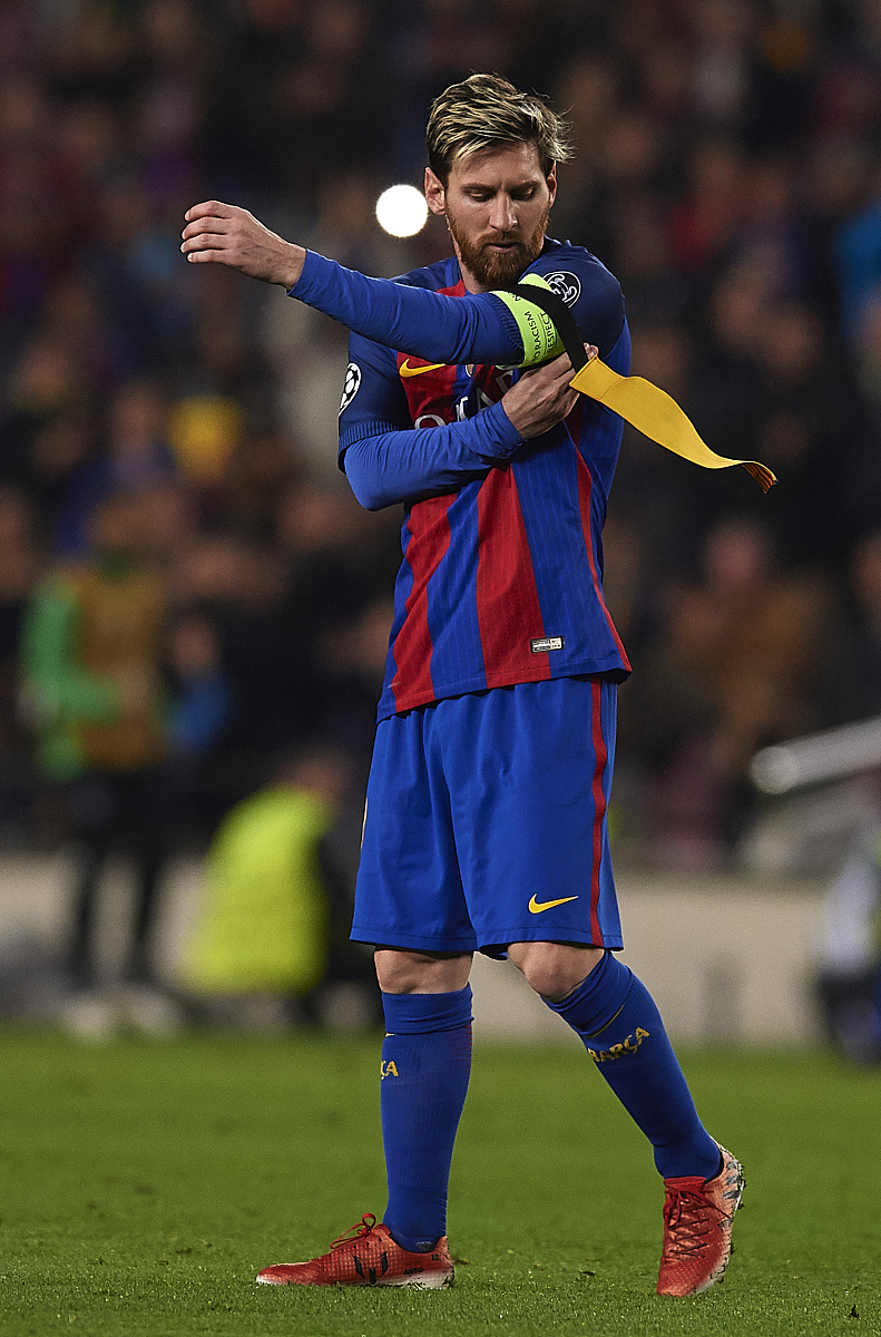 梅西距提笑破！巴萨载部也轮步玩训