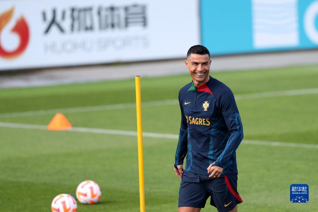 葡萄牙体育队队员决不示弱,胜利即将到来 葡萄牙体育队队员决不示弱,胜利即将到来