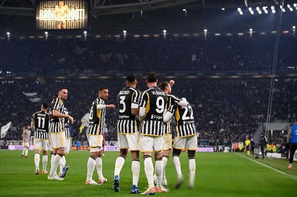 尤文图斯球员在球场上大放异彩 尤文图斯球员在球场上大放异彩