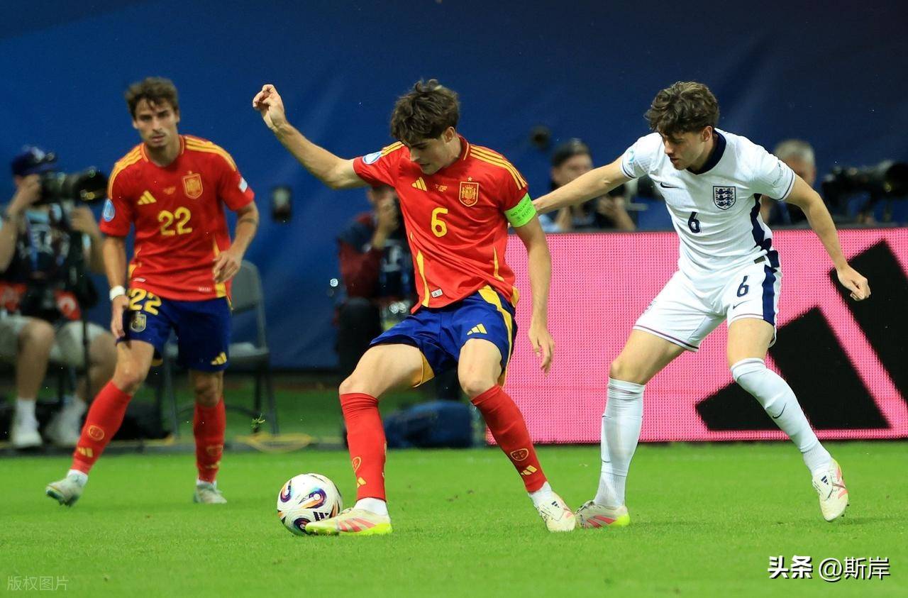 英格兰队在激烈比赛中卫冕成功 英格兰队在激烈比赛中卫冕成功