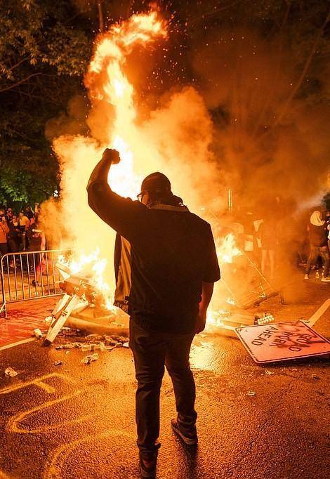 胜负将在所难免的比赛场面中揭晓，悬念继续燃烧的简单介绍