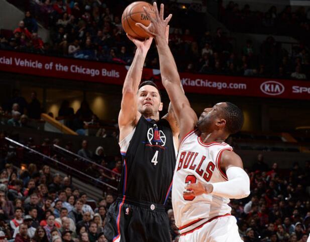 公牛击败黄蜂，拉维尼实现绝杀